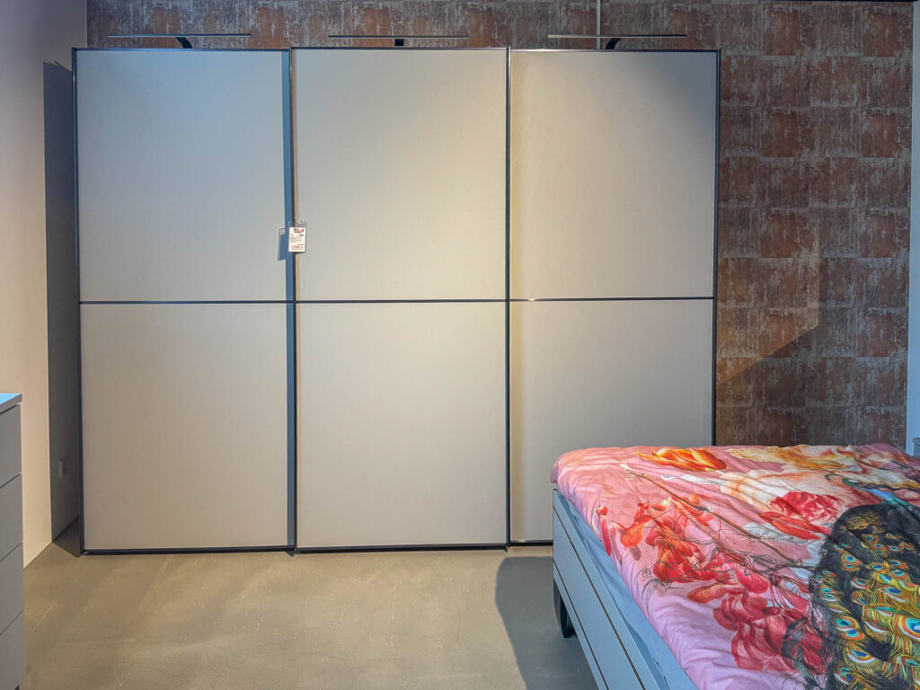 Schlafzimmer EM Armadio